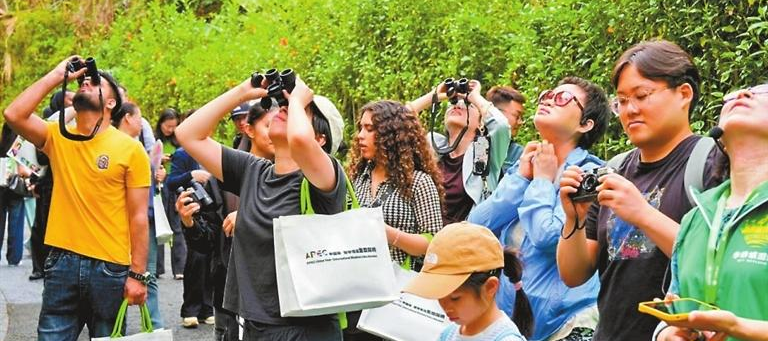 Estudantes internacionais exploram a ecologia de áreas úmidas em intercâmbio da APEC