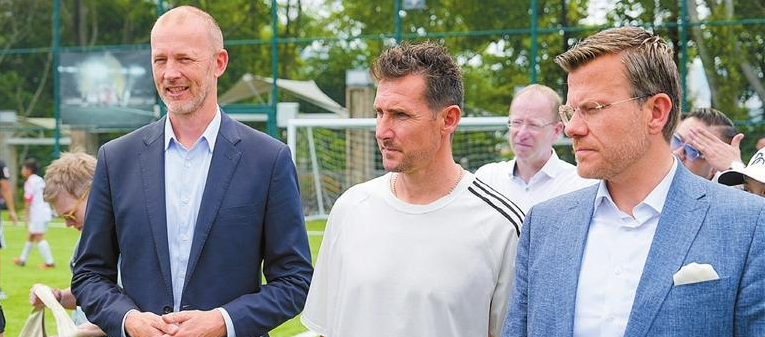 Klose, lenda do futebol, quer levar um chinês ao Nürnberg