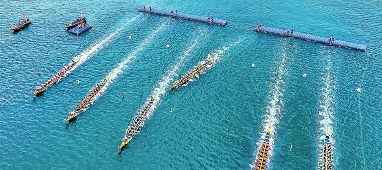Regressa a única corrida de barcos-dragão em mar aberto de Shenzhen
